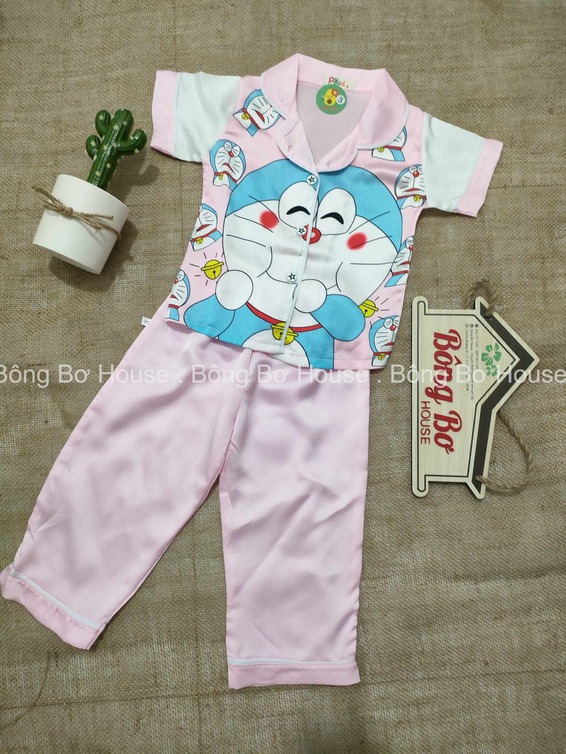 Pijama Doreamon lụa satin cho bé gái