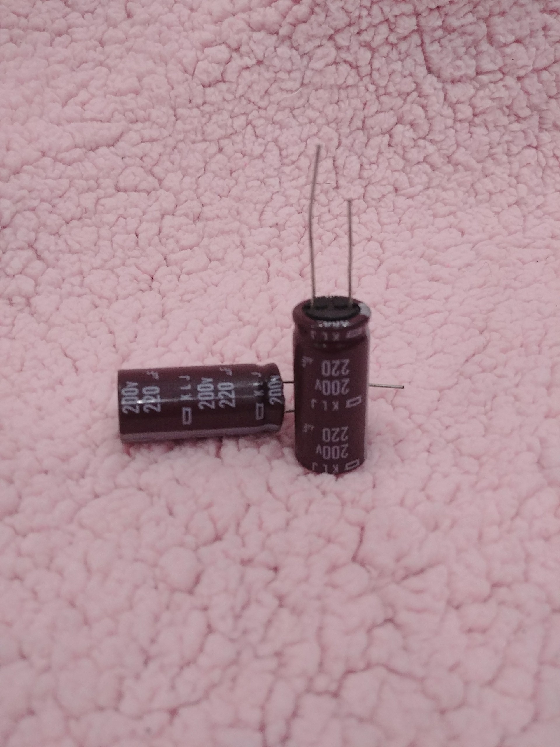 COMBO Tụ hóa 220U/200V ( 20 pcs )