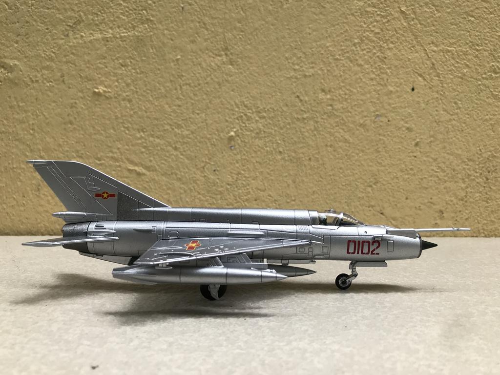•	Máy bay mô hình MIG-21 VIỆT NAM 1:72