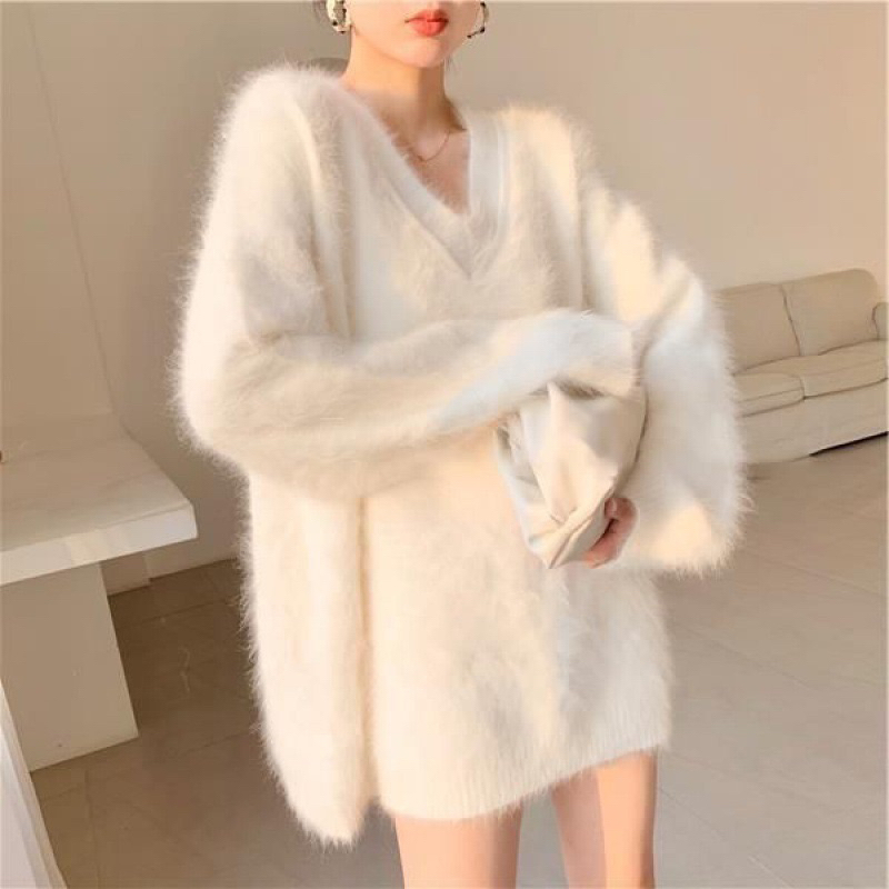 Áo len lông thỏ cổ v dáng rộng chùm mông