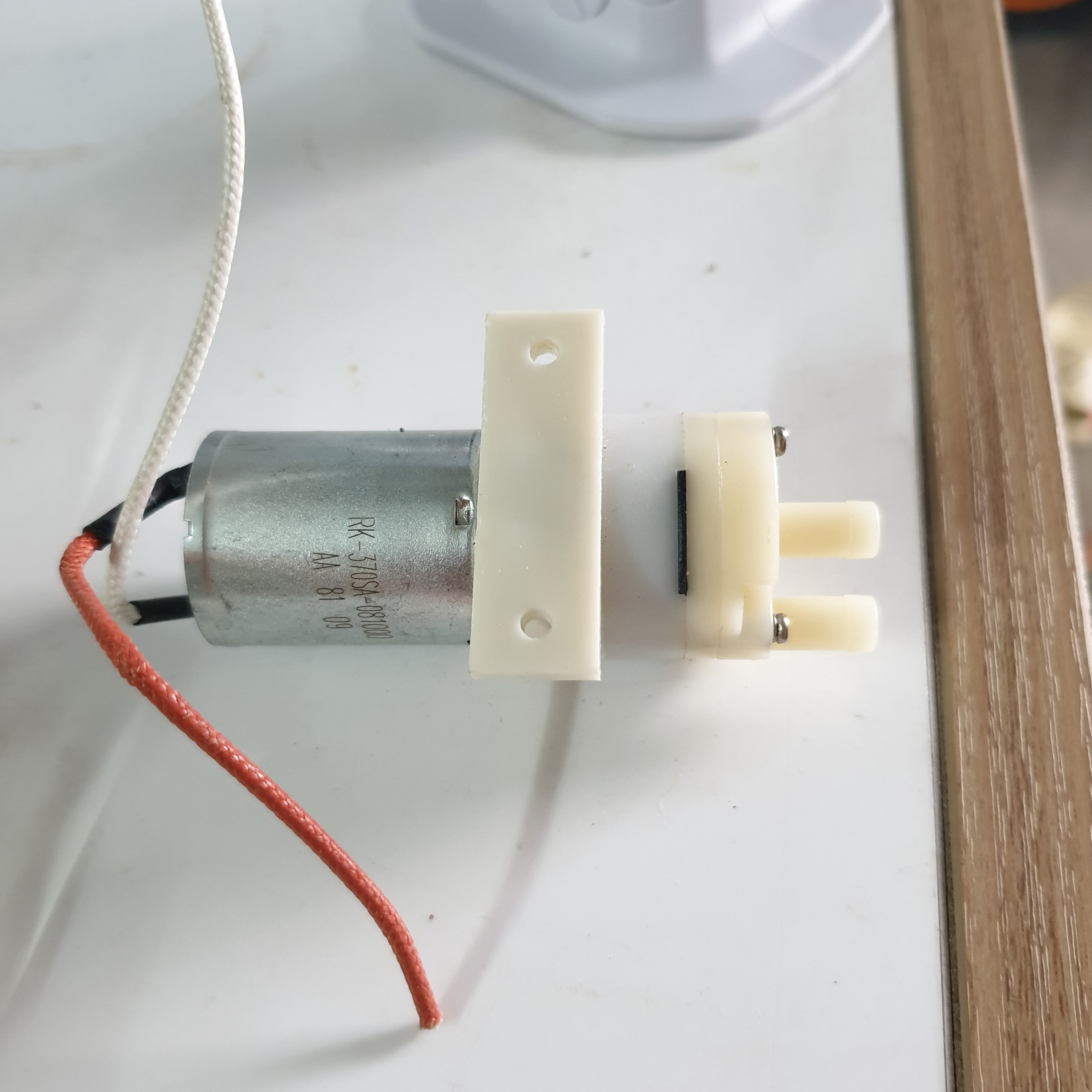 Bơm hút nước mini bơm oxi  bơm chân không 1-12V