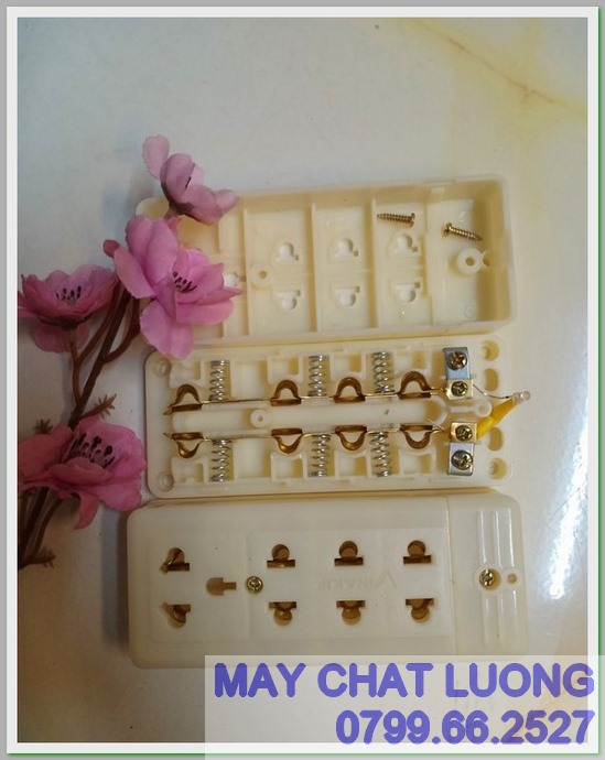 Ổ CẮM SIÊU BỀN 3 LỖ  – 4 LỖ  VINAKIP