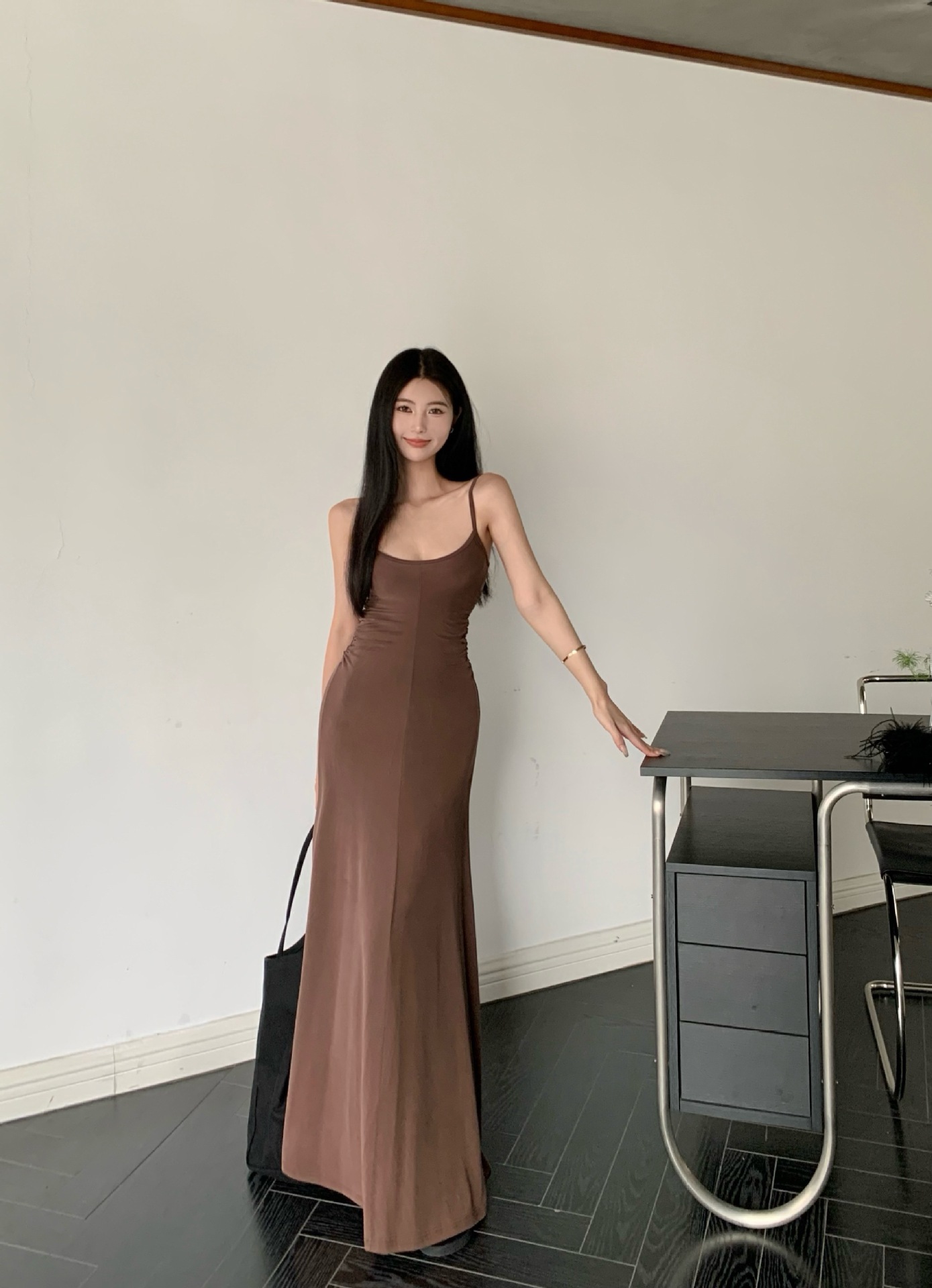 Váy liền hai dây rủ trơn màu hot girl shimei váy dài khí chất gợi cảm tôn dáng gầy chít eo mẫu mới mùa hè cho nữ