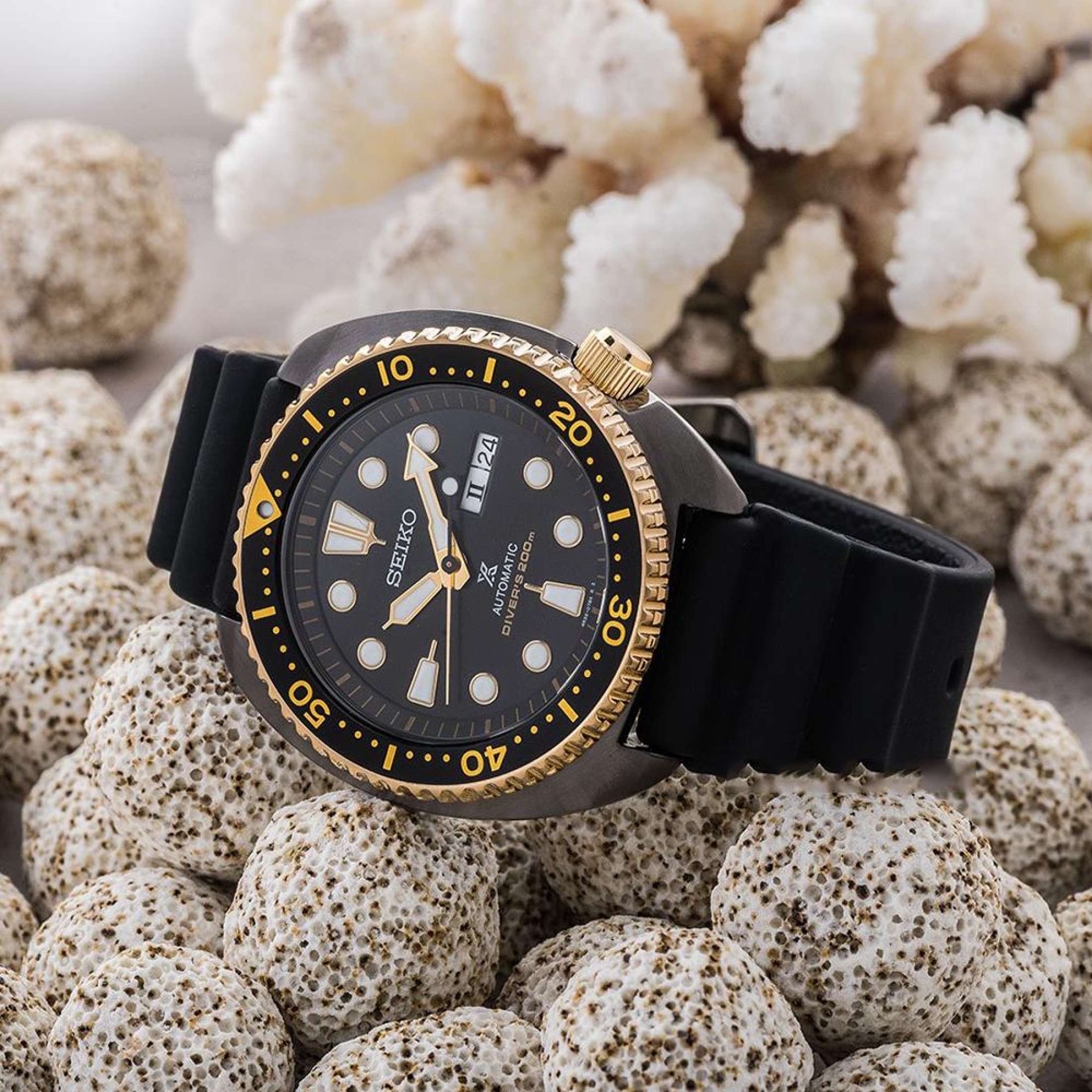 Seiko prospex black store and gold