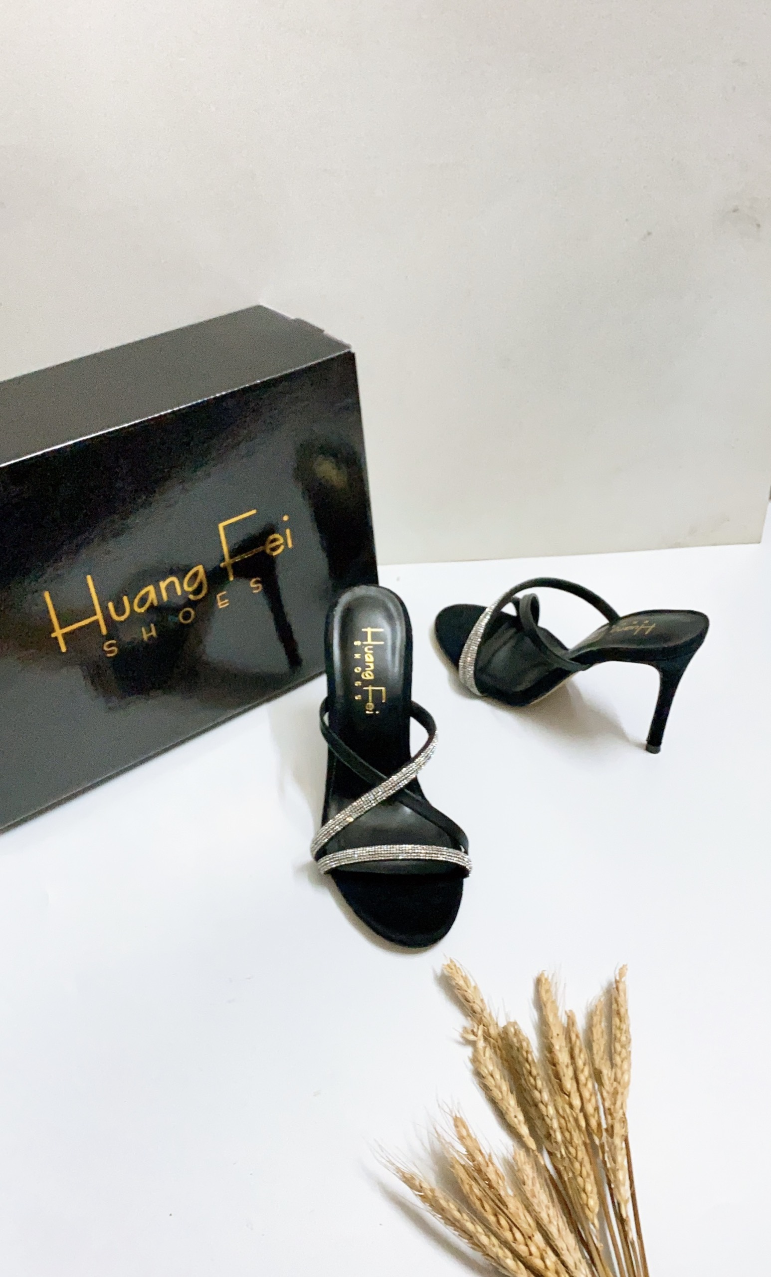 Guốc cao gót 3 dây đính cườm gót cao 7 cm