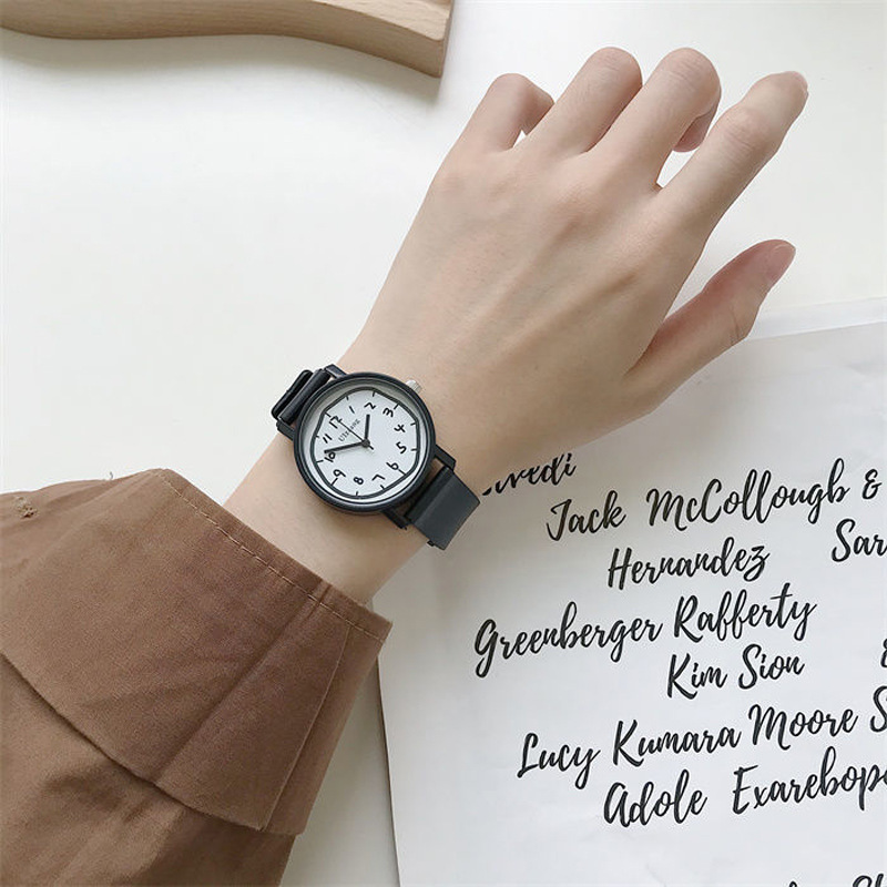 Couple Watch 2023 New Style Watch Men Women Casual Watches Influencer Graffiti watch for student Simple Unique Black White Couple Silicone