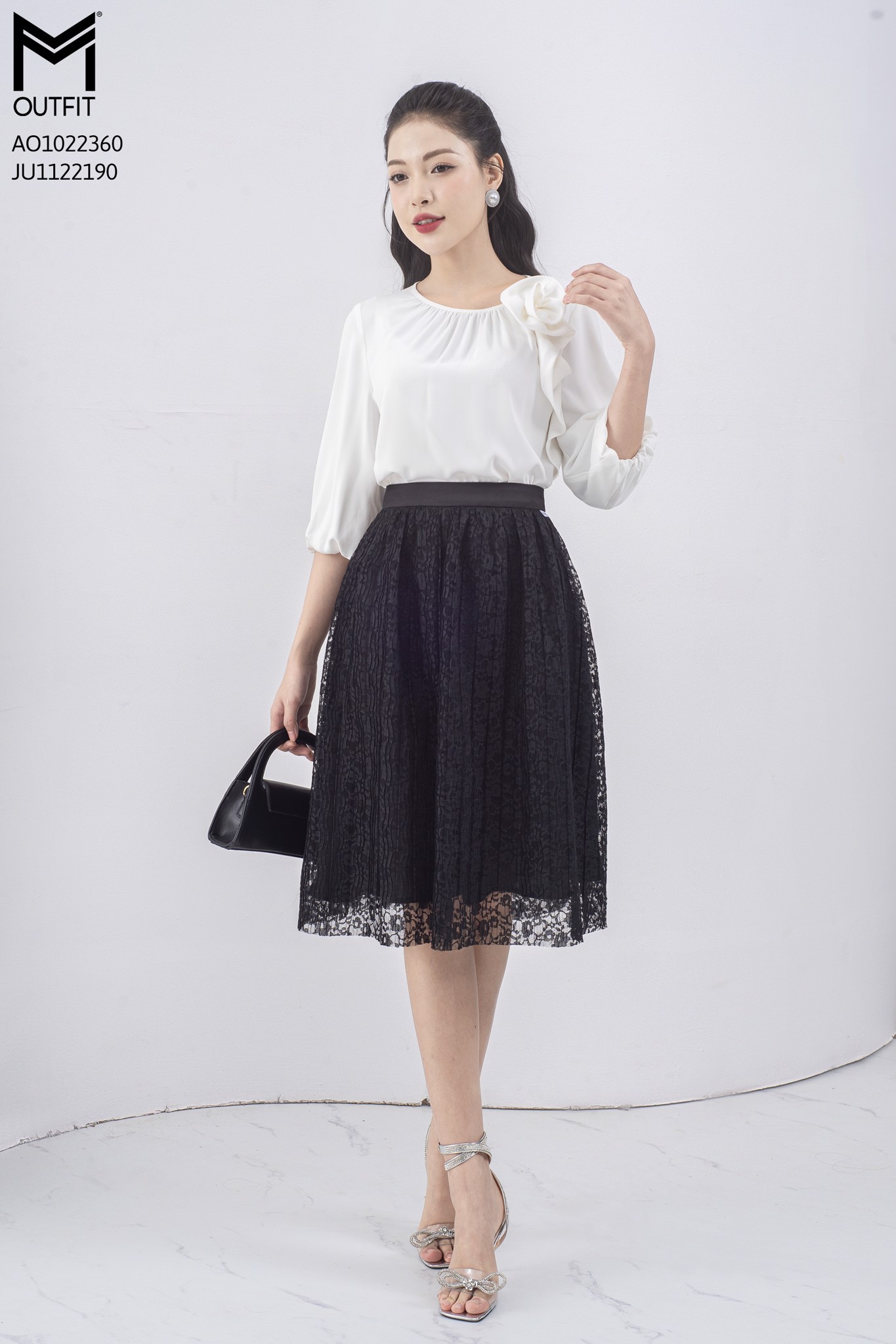 Chân váy ren dập ly