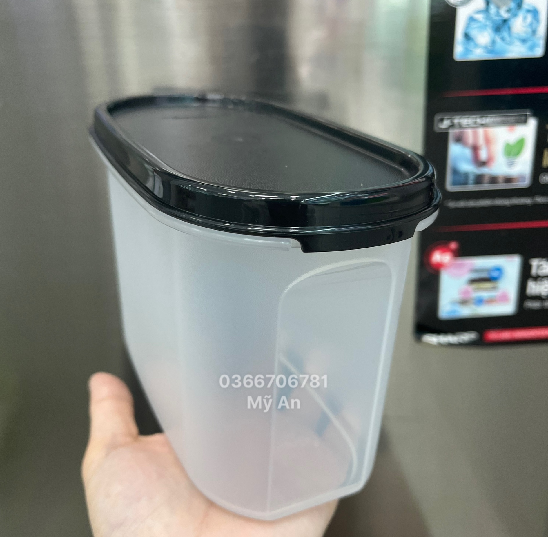 Hộp trữ khô kệ bếp Modular Mate Oval 1.1L (nắp đen)
