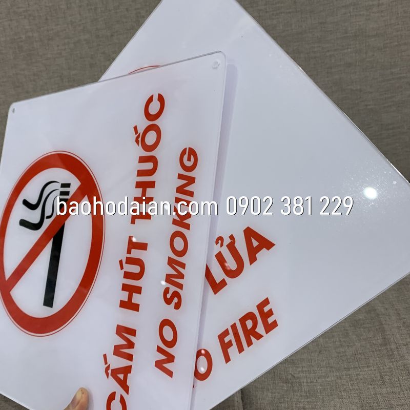 Bảng mica cấm lửa, cấm hút thuốc kích thước 30 x 30cm