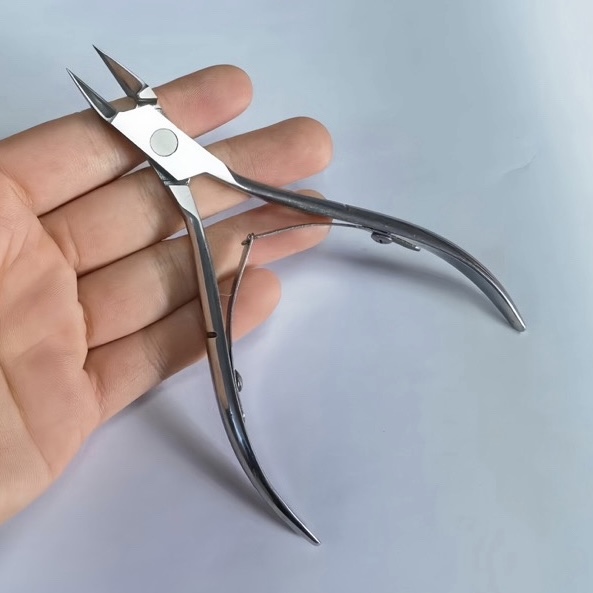 Kềm lấy khoé mũi dài 1.5cm (Cây)