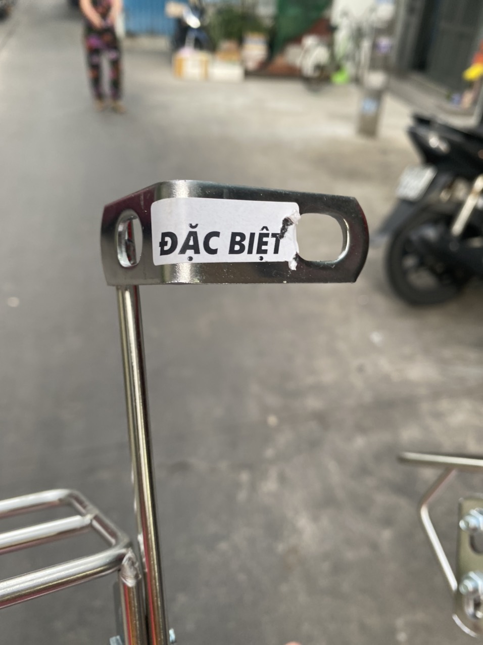 BẢO VỆ ĐÈN HẬU XE CUB 82 - DD - DH - CUSTOM INOX
