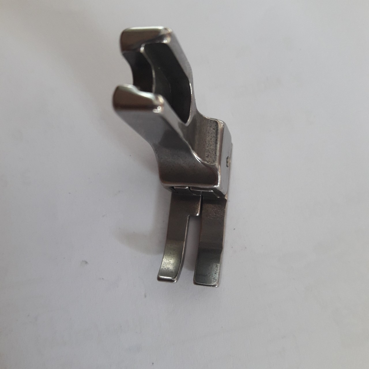Chân vịt mí máy 1kim (Sewing Machine Foot) giúp mí đều công nghiệp
