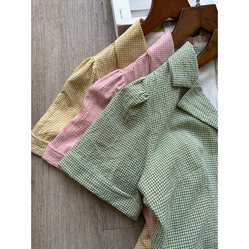 Đầm caro cổ vest nút bọc dáng dài