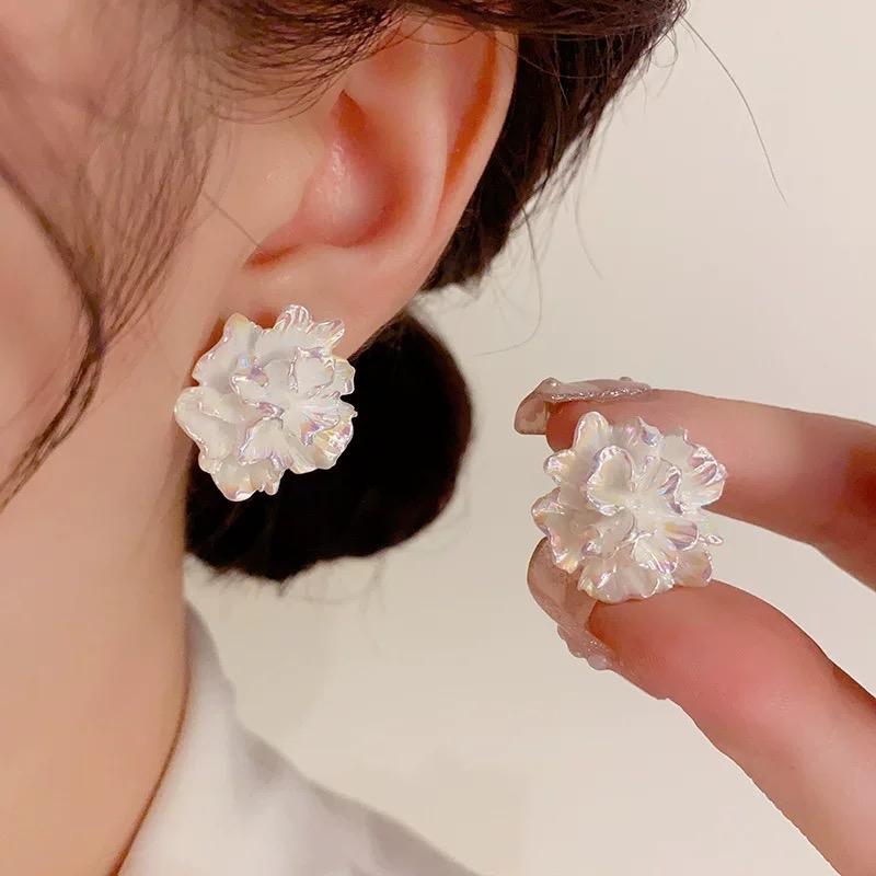 Bông tai hoa xà cừ sang chảnh