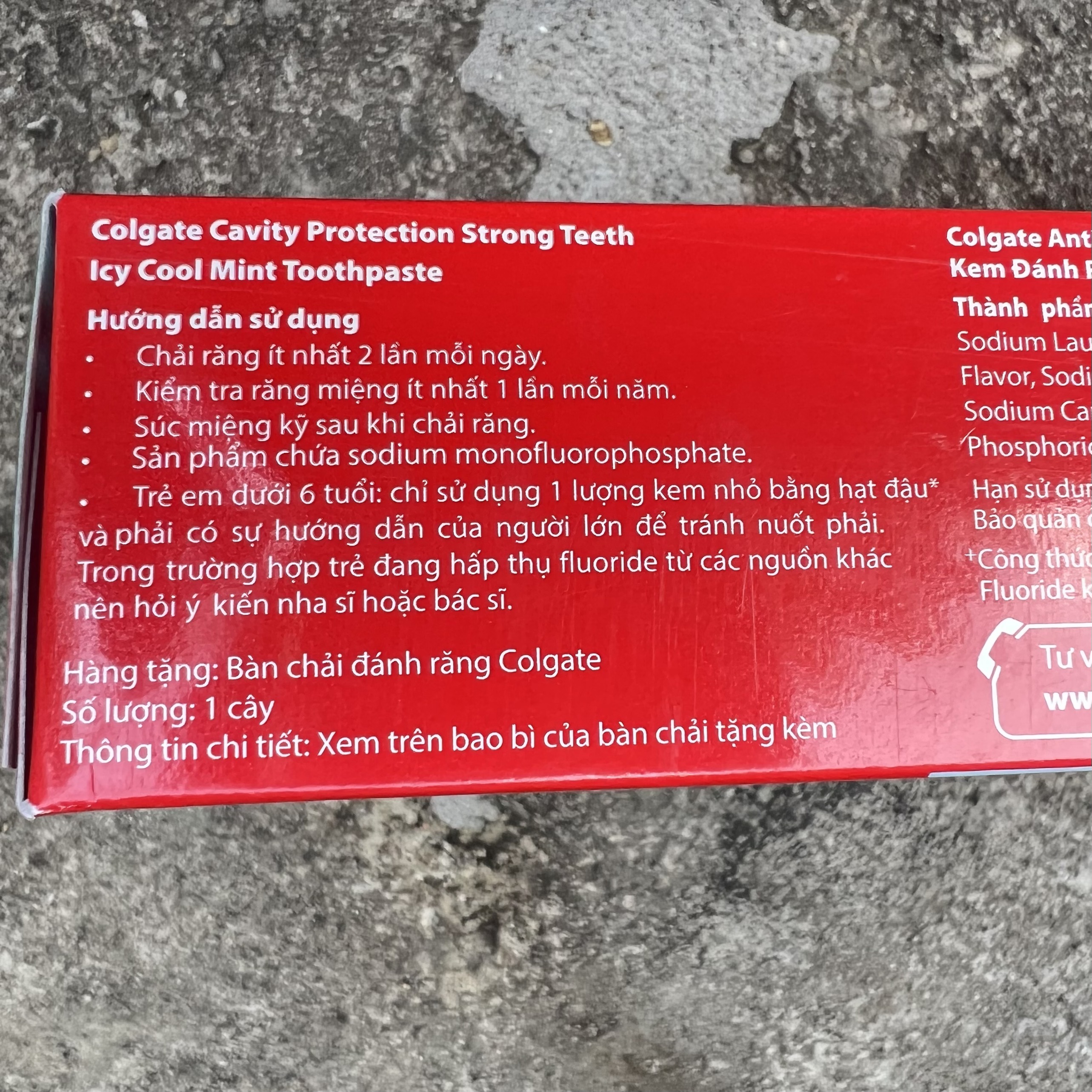 Kem đánh răng Colgate 225g/230g (tặng bàn chải đánh răng lông tơ)