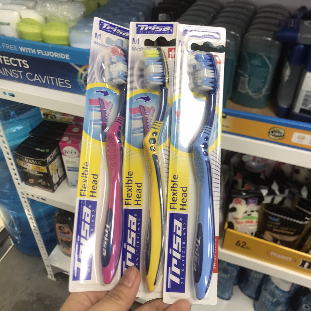 Bàn chải chà răng TRISA - bàn chảy đánh răng Flexible Head Medium Thụy Sĩ  - Pegastore