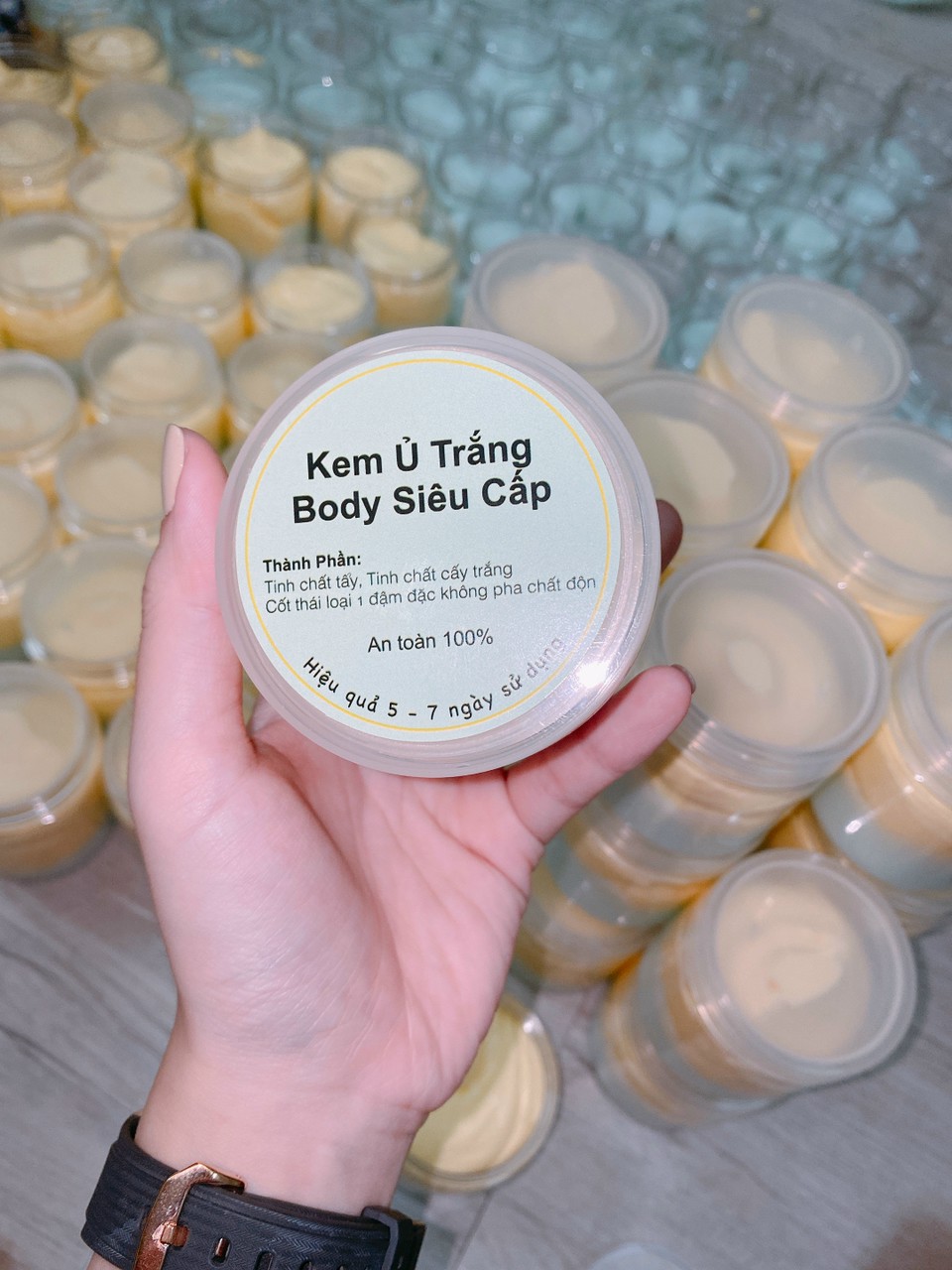 Kem body cốt ủ siêu trắng
