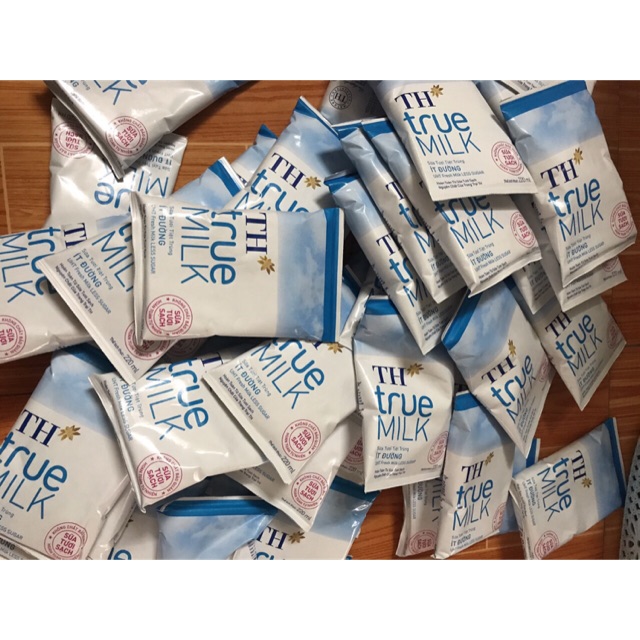 Sữa Tươi TH True Milk ít đường bịch 220 ml
