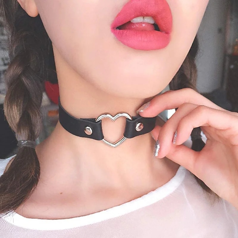 Unisex Gothic Choker Necklaces Women Girls Rivet Leather Necklace Rock Kpop Punk Neck Collars Black Choker Necklace Cool Collar.
