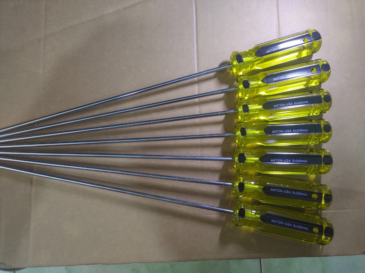 tô vít cán nhựa 2 cạnh 5ly anton