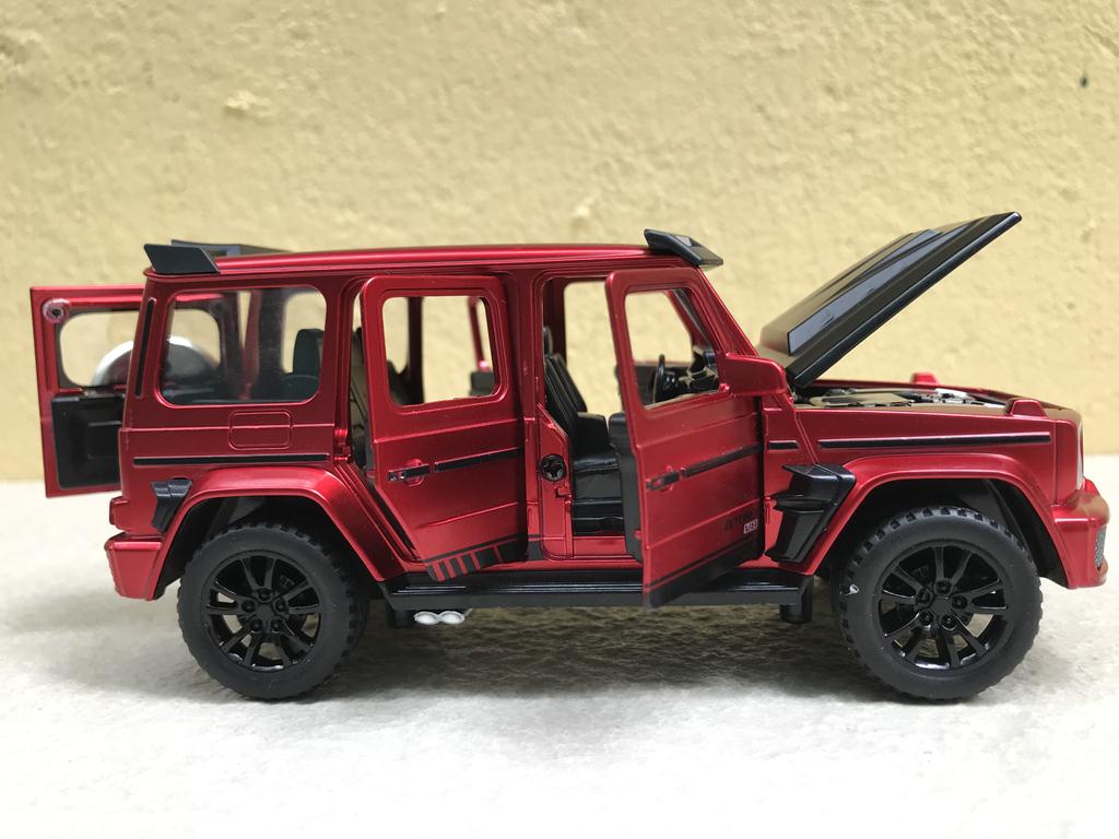 Mô hình xe ô tô Mercedes G700 BRABUS 1:32