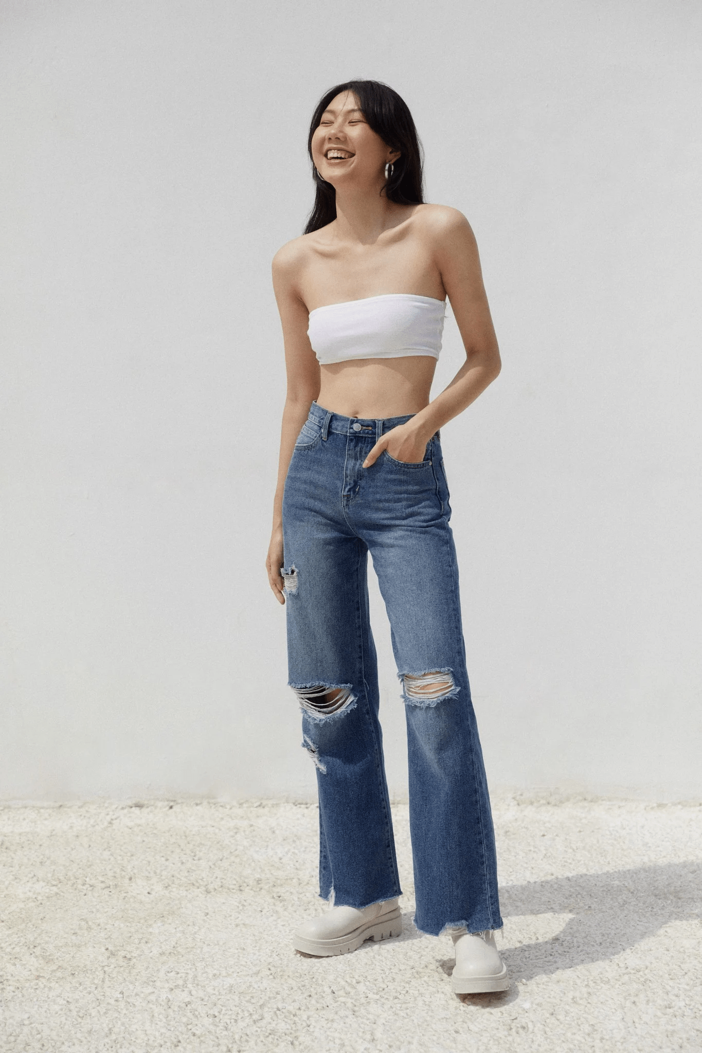 Thebluetshirt - quần jeans nữ ống rộng rách gối - cheeky chic wide leg jeans