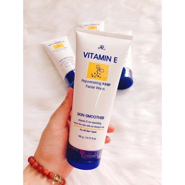 Sữa rửa mặt Vitamin E Thái Lan