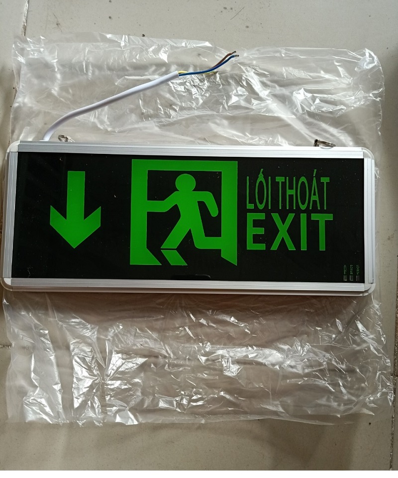 Đèn exit , công suất 3W, gồm 4 loại đèn exit thường, đèn exit lối thoát, đèn exit mũi tên xuống, đèn exit mũi tên ngang, bền, thông dụng