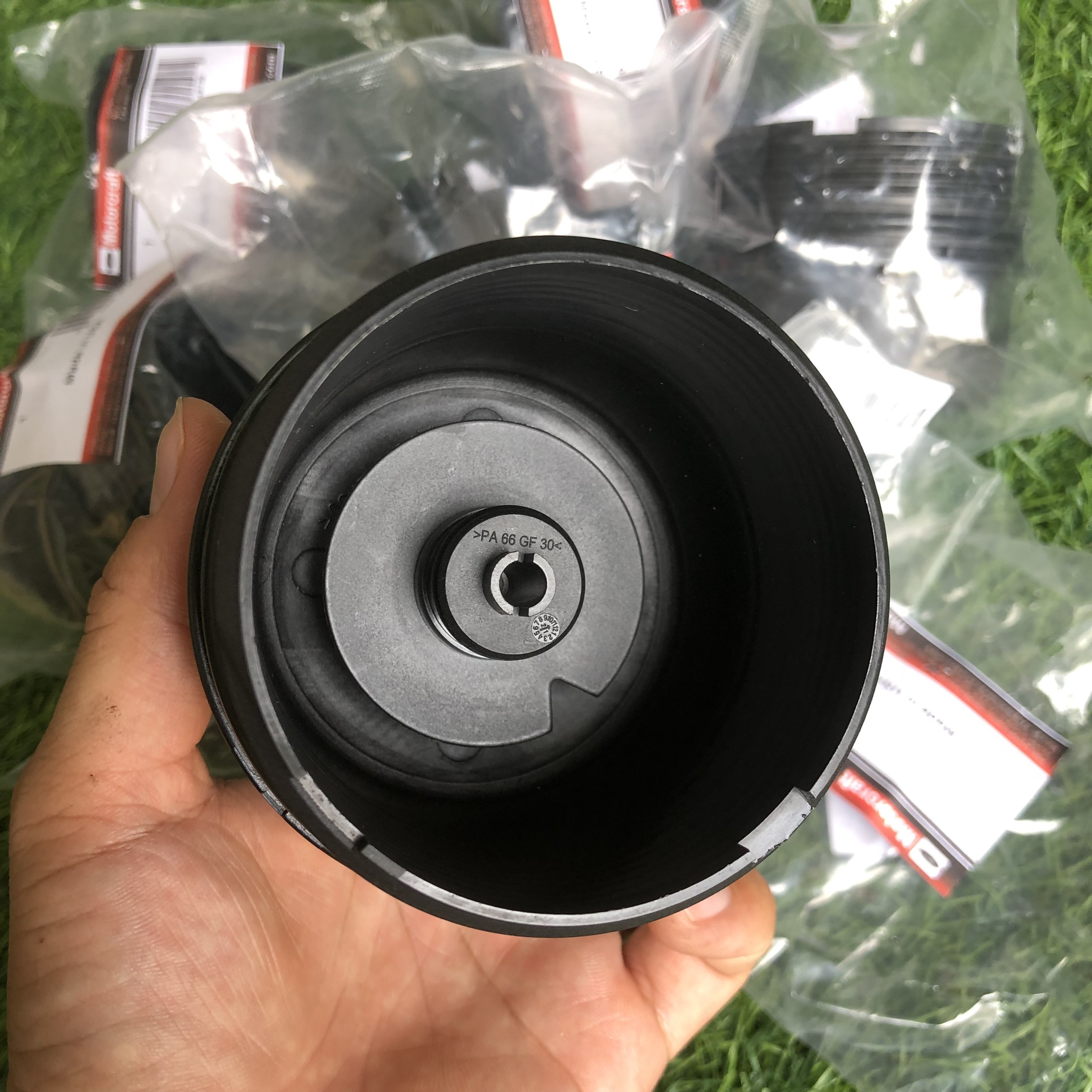 Đế lọc nhớt nắp lọc nhớt ford transit đời 2008-2020