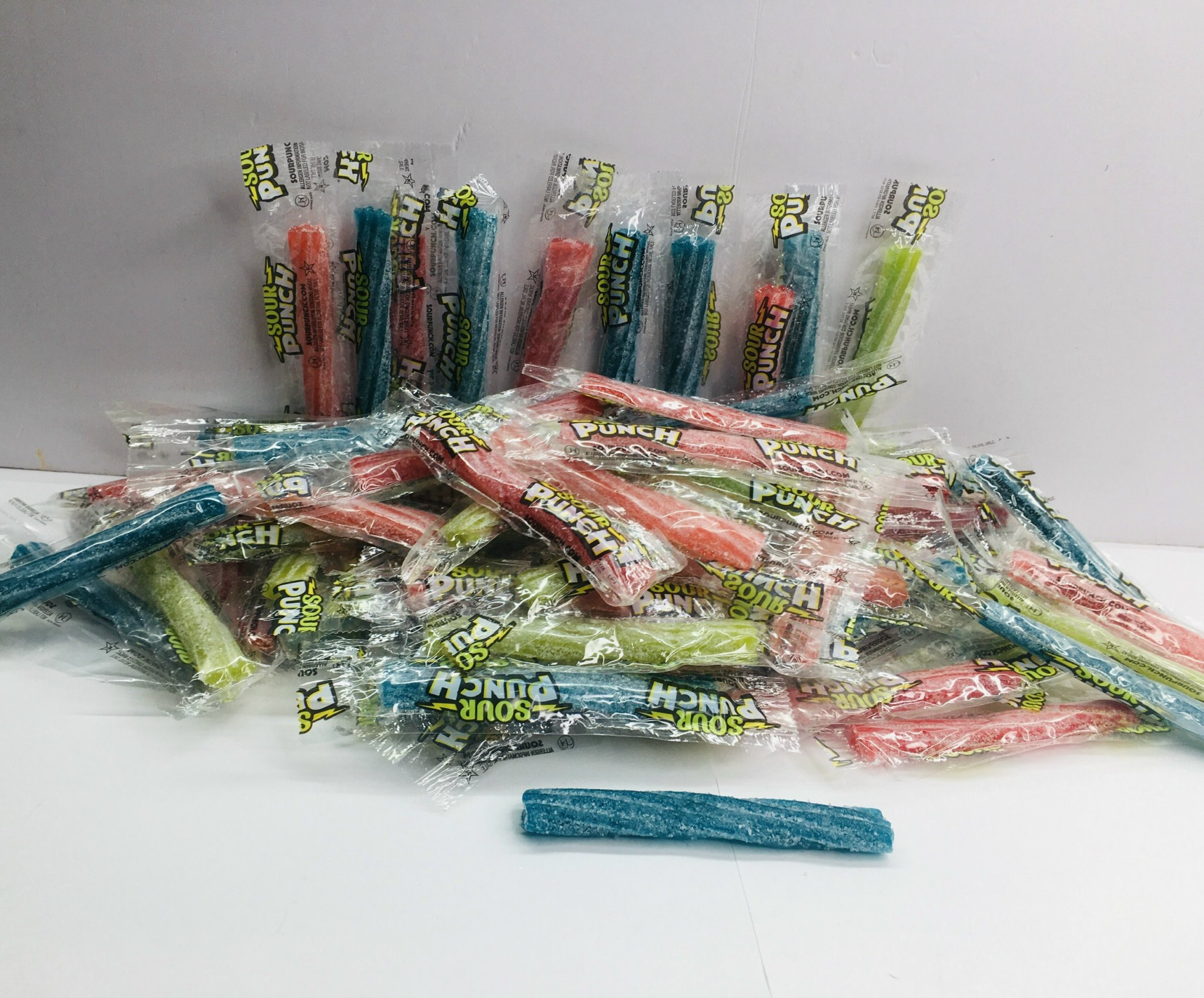 Kẹo mỹ skittles haribo swedish fish starburst sour patch twizzlers sour punch airheads
