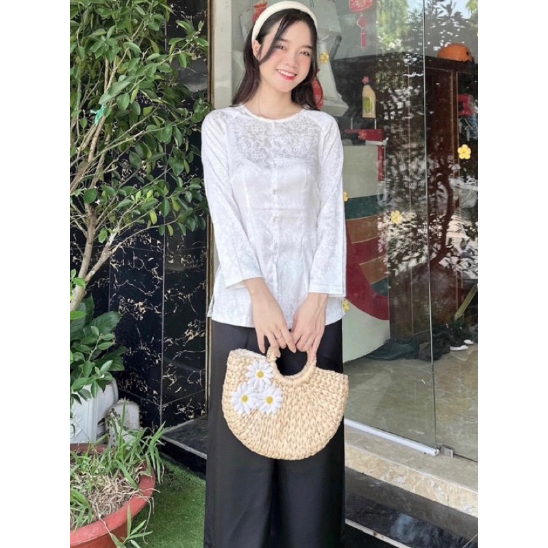Đồ lam đi chùa # gấm chui ngọc giữa