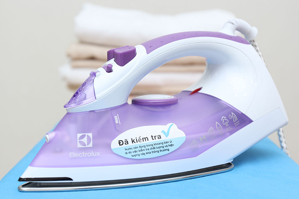 Bàn ủi hơi nước Electrolux ESI4015 hàng chính hãng trưng bày