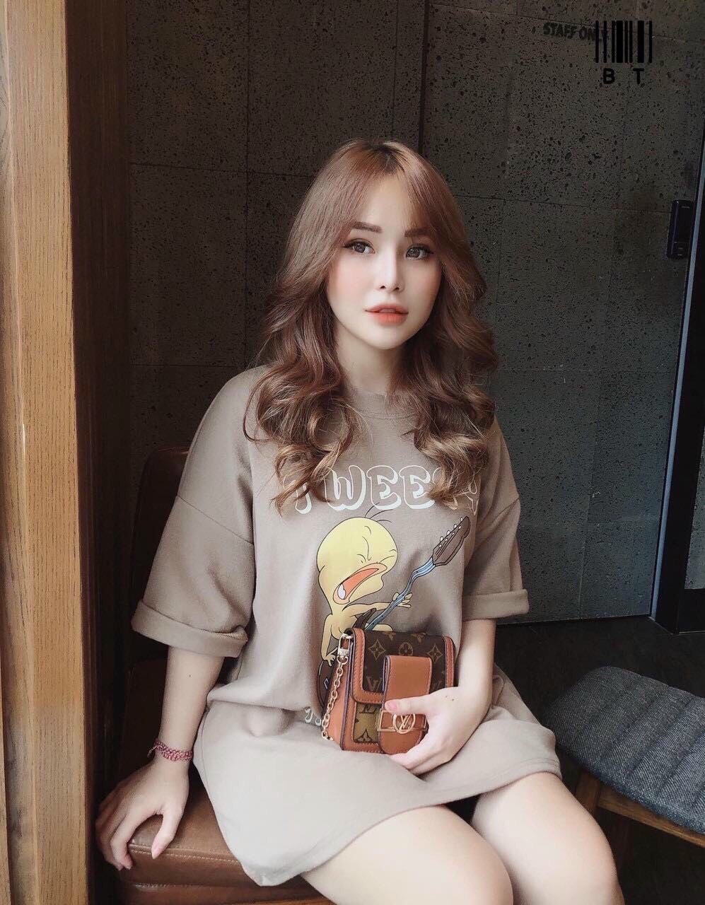 Áo thun nữ phom rộng vịt con trẻ trung hot hit.