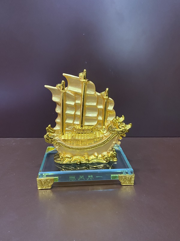 Thuyền buồm phong thủy nhất phàm phong thuận