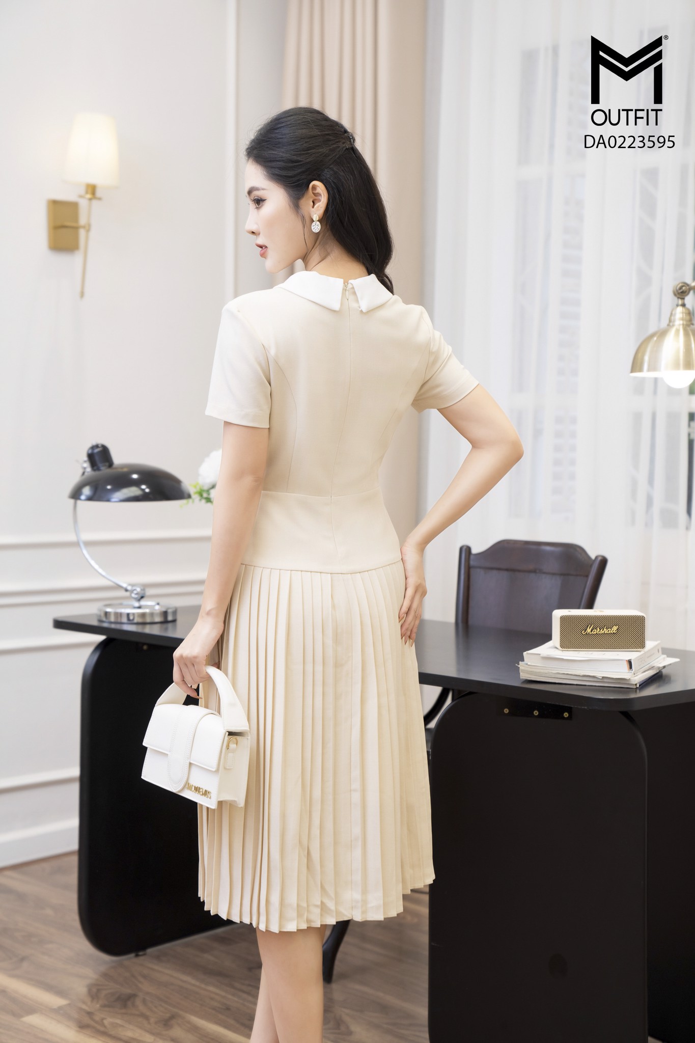 Đầm dáng xòe, phối cổ trắng, tùng dập ly