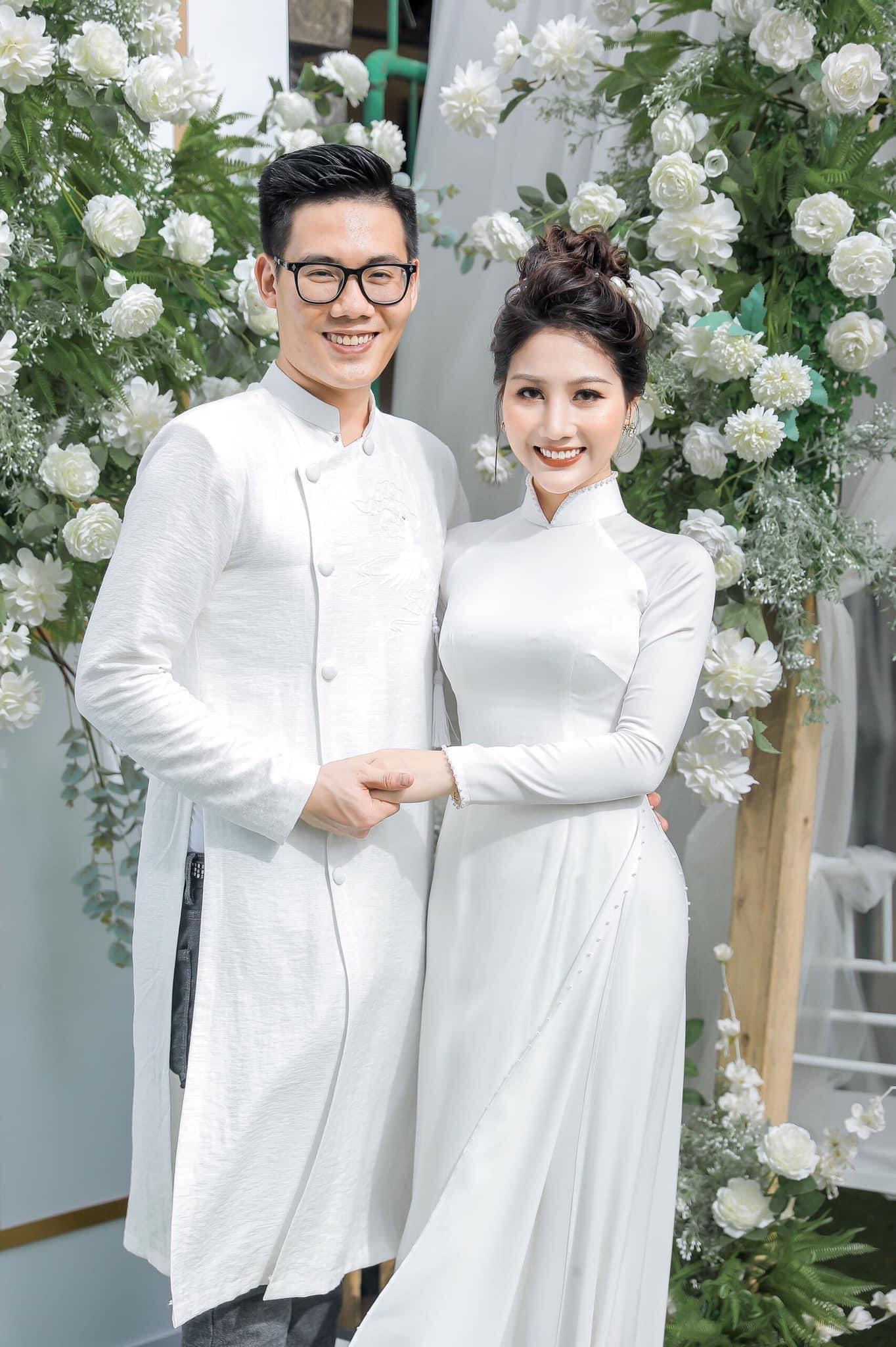 Áo dài trắng cô dâu 4 tà lụa ngọc trai, áo dài cưới