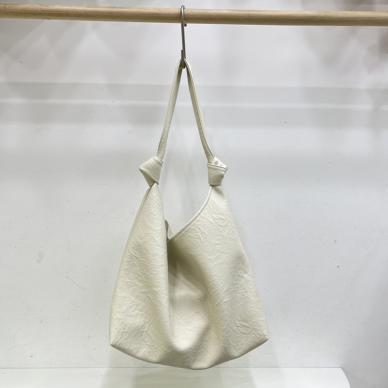 C&K Large capacity shoulder tote bag New Korean fashion bag Leisure commuter bucket packs