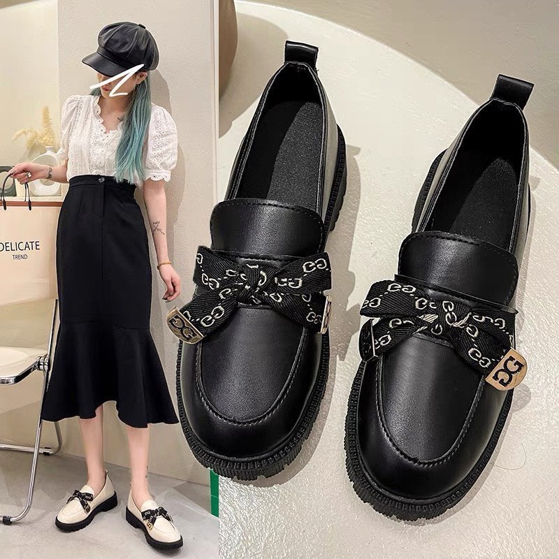 Giày bốt nữ, giày da phong cách