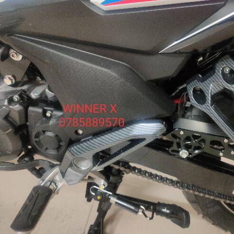 ỐP GÁC CHÂN TRƯỚC / SAU XE WINNER X ( V2 / V3 ) CARBON
