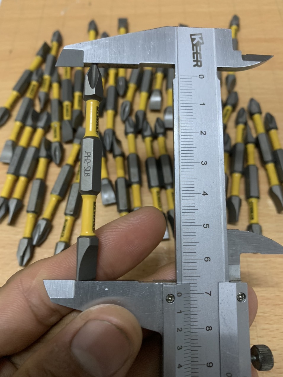 Mũi vít Dewalt hai đầu PH2-SL8 dài 7cm