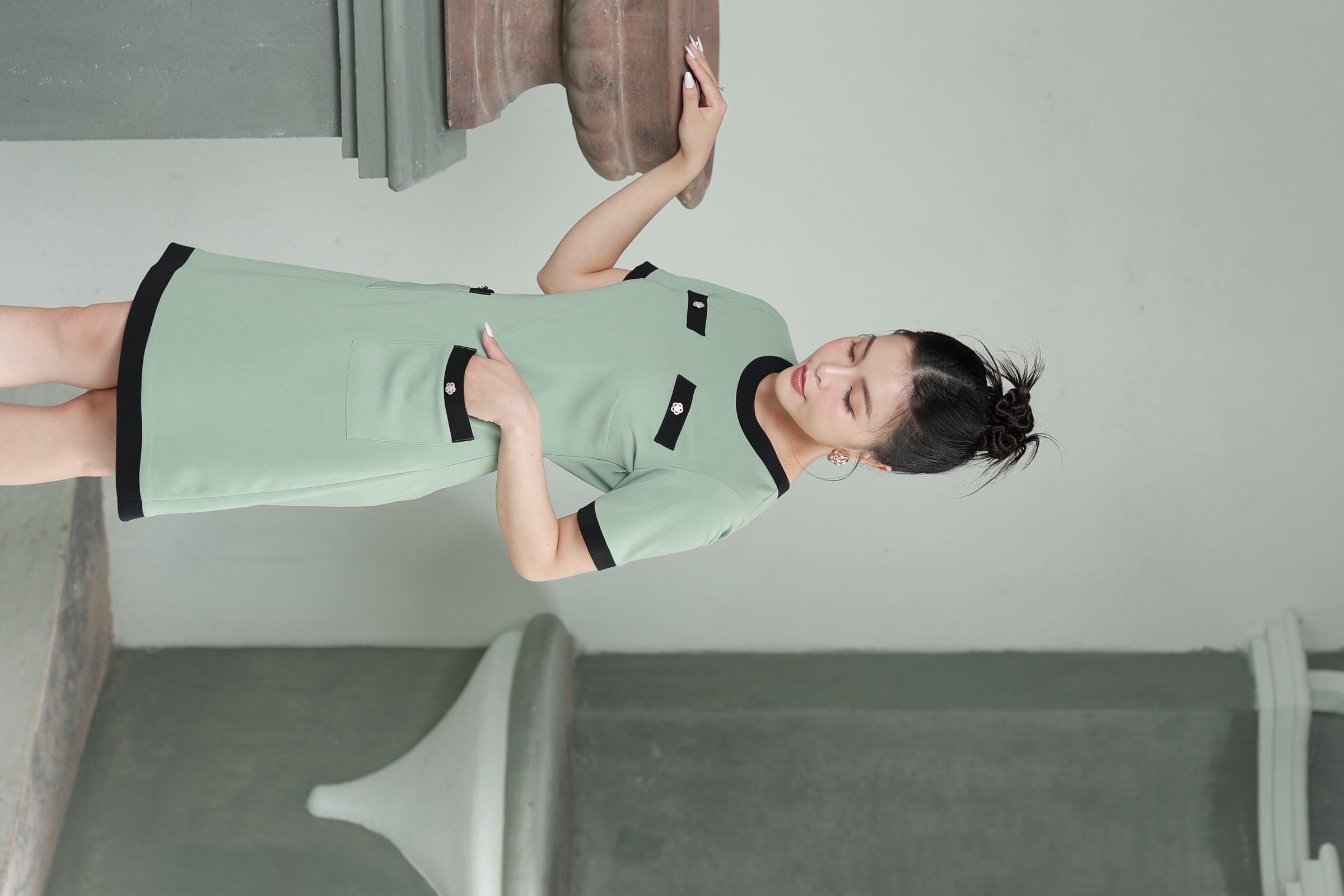 Đầm basic phối viền đen - xanh bơ