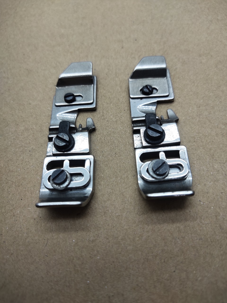 chân vịt căng thun vắt sổ 4 chỉ