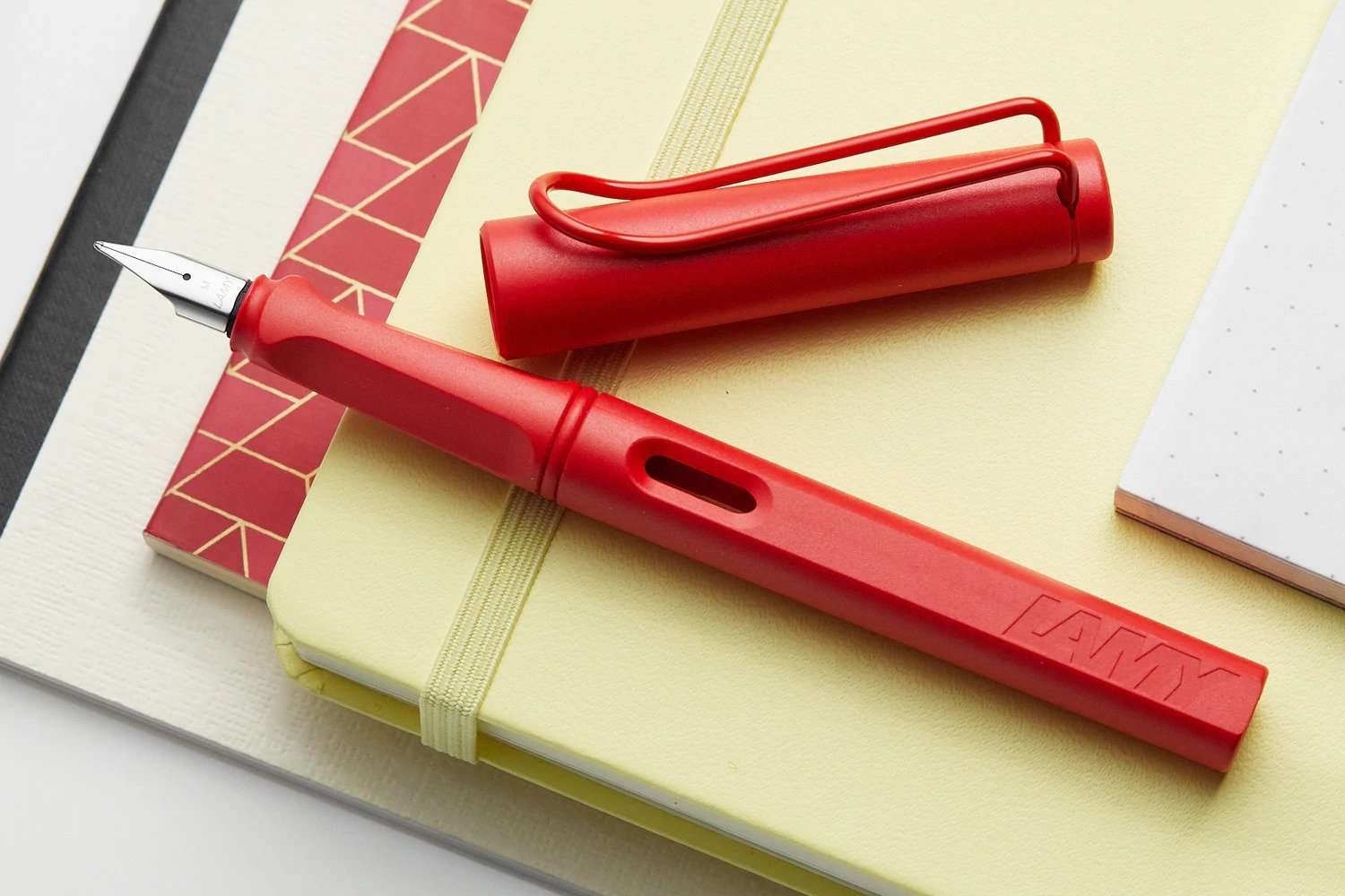 Bút máy LAMY Safari Strawberry (Limited Edition 2022)