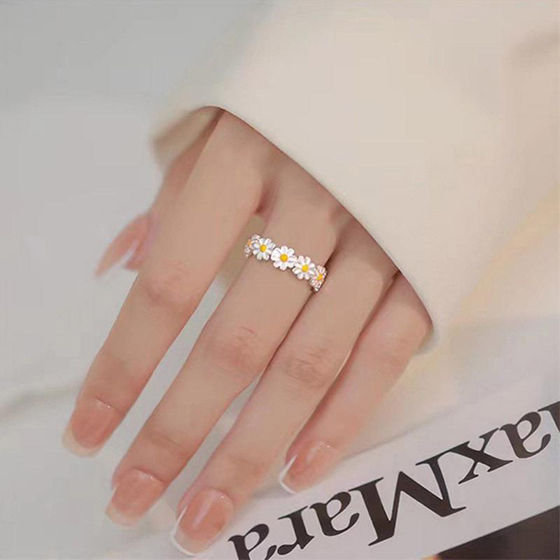 Vintage%20Daisy%20Flower%20Rings%20For%20Women%20Cute%20Flower%20Ring%20Adjustable%20Open%20Finger%20Ring%20Wedding%20Engagement%20Rings%20Trends%20Female%20Jewelry%20Huiye%20-%20Image%202