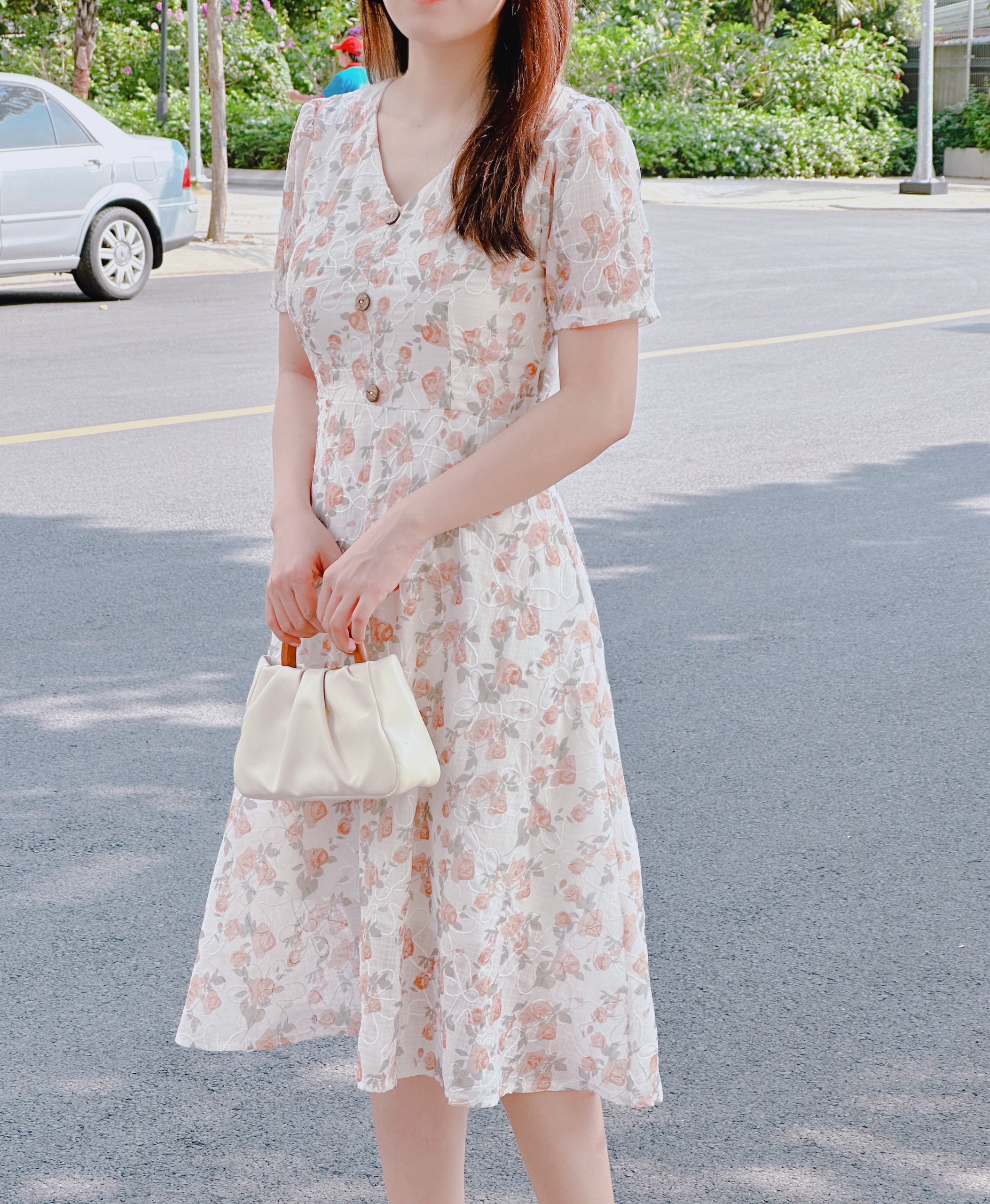 Đầm hoa nâu phối chỉ thêu dáng midi