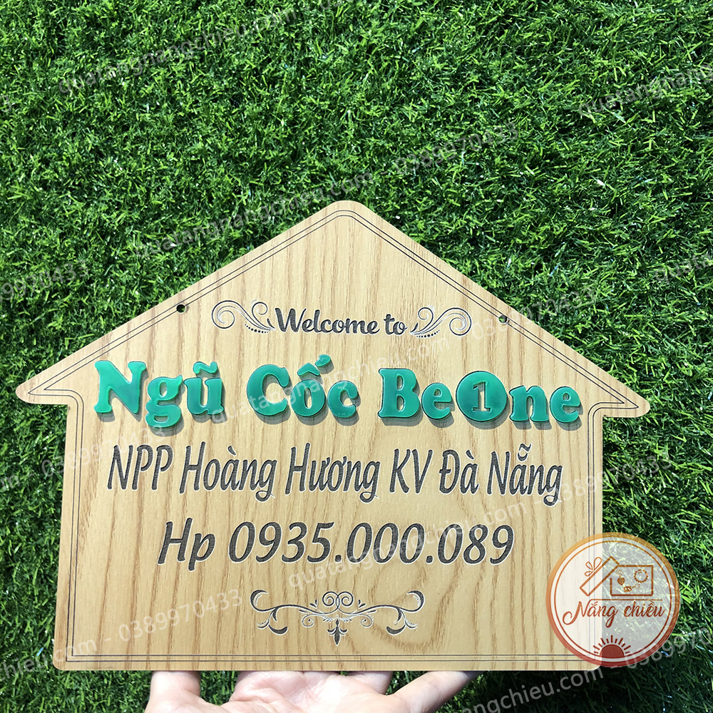 Bảng hiệu gỗ hình ngôi nhà dễ thương - thiết kế theo yêu cầu