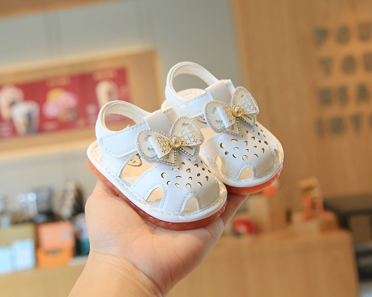 Giày tập đi Sandal cho bé gái tập đi đế mềm đính hoa chống trơn trượt phong cách Hàn Quốc D66