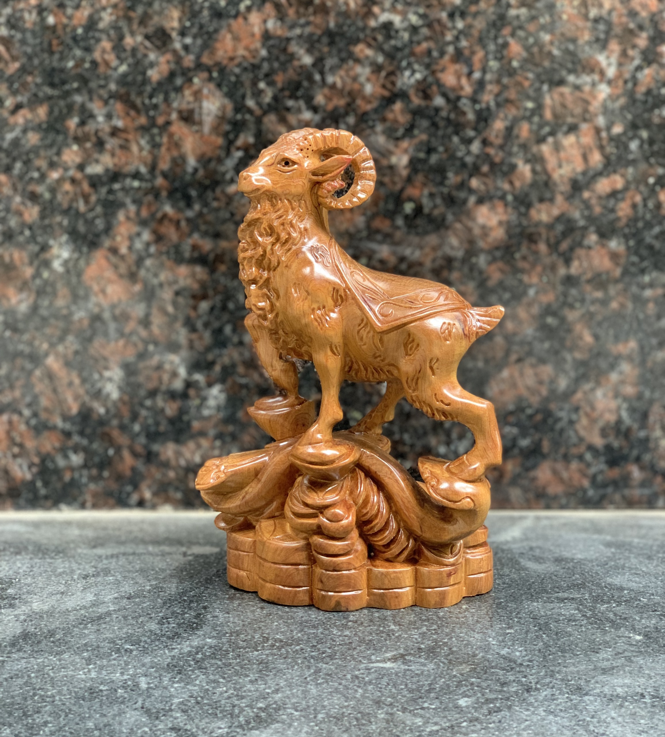 Tượng Dê gỗ bách xanh cao 20 cm