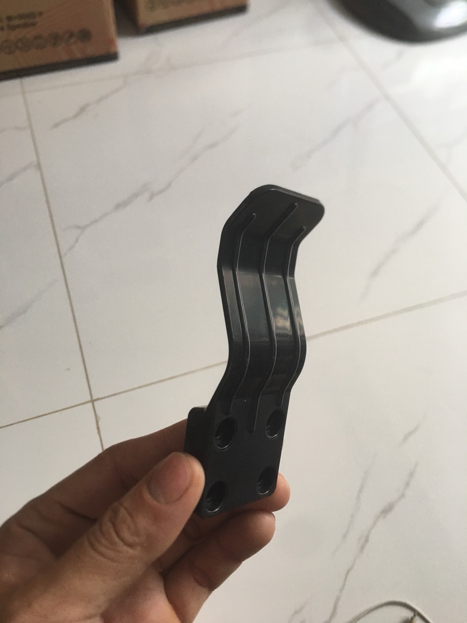 Móc treo hộp đựng micro loa kéo