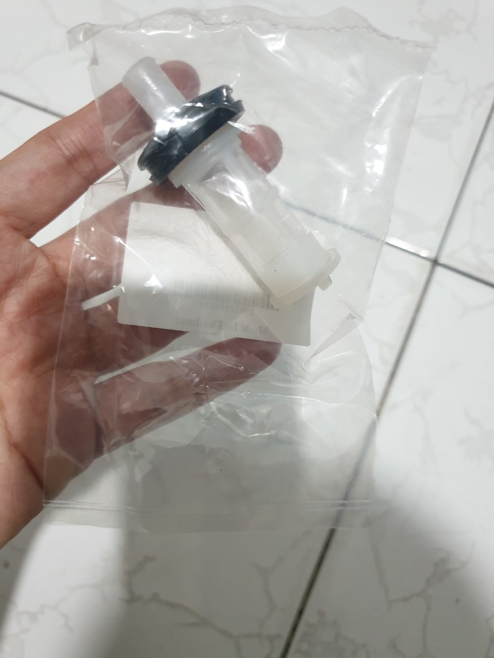 ( MADE IN THAILAND)  Lọc xăng máy cắt cỏ bình xăng trên.